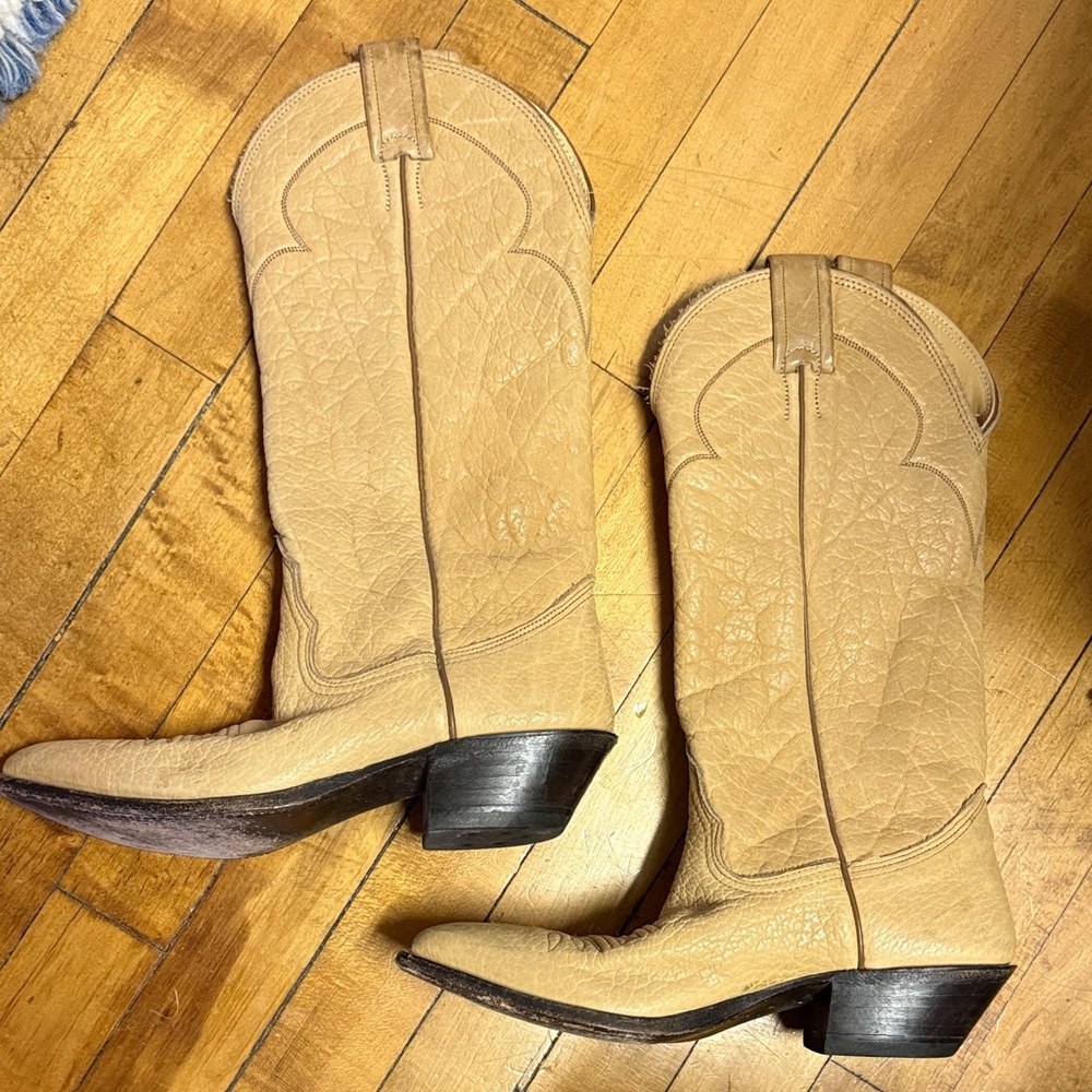 Elegant Tan Leather Heeled Boots